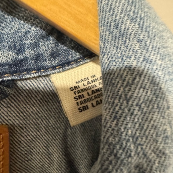 Levi’s Jean Jacket - Women’s Small - Picture 6 of 9